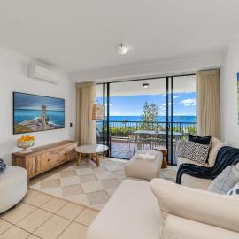 Alex Beachfront Apartment, hotel in Alexandra Headland