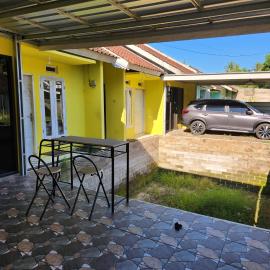Mysterieus Guest House, hotel in Pawenang