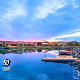 Stylish 3BR Lake - front House