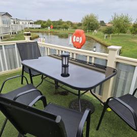 Buckley's Retreat - 3 Bedroom Family Caravan overlooking fishing lakes at Golden Palm Resort