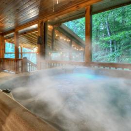 4 Seasons・Hot Tub・Outdoor Lounge w TV・Close to Town