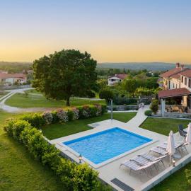 Casa Ivanovac with pool and large front yard