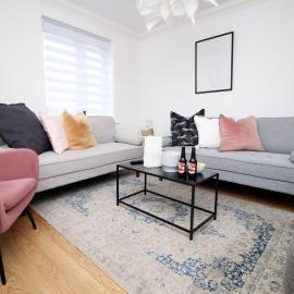 5 bedroom sleeps 10 | City Centre Newport, hotel in Newport