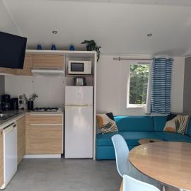 Cozy Tiny SolHouse 7 - Near Groningen - 5 Star Location, hotel i Kropswolde