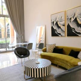 Luxurious Apartment in The Pearl, Qatar, hotel v Dohe