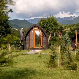 Glamp In Style Pods Resort, hotel a Bran