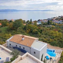 Villa Soleil in peaceful location with a sea view, готель у місті Vicani