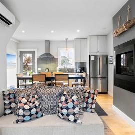 Modern, Private Patio, Walk to Town!, hotel a Provincetown