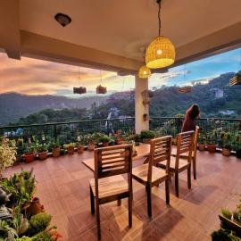 Rashmi Cottage - A Scenic Mountain Home in Kasauli, hotel a Dagshai