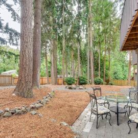 Gas BBQ Off Balcony: Fire Pit, Near Parks & Museum