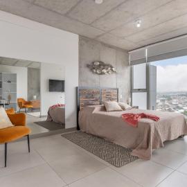Modern Oasis iFreses, 18th floor! AC, TV and Pool