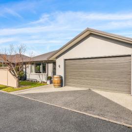 Beauty on Bantry - Alexandra Holiday Home