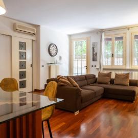 Casa Matilde piano terra 100mq con parking e piscina, hotel em Ferrara