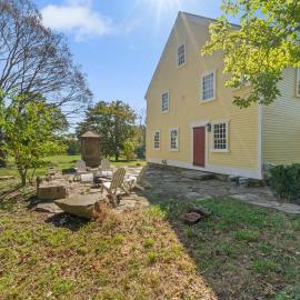 Historic Farm on 96 Acres!, hotel u gradu Avery Corner