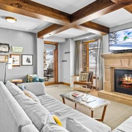 Ski-In & Out at Canyons, Pet-Friendly, Cozy Fireplace, Sleeps 10