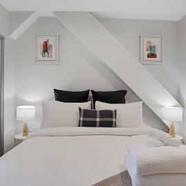 Augustus Harmony Apartment with Parking - Air-con