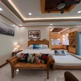 Spacious Seaview Studio in Lila, Bohol, hotel a Lila