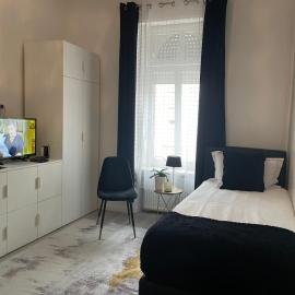 BRIGHT SINGLE ROOM IN GUEST House