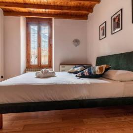 Historic City and 3 Bedrooms - Centre Lake Apartment, hotel in Pisogne