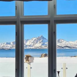 Peaceful property with spectacular sea view, hotel din Leknes