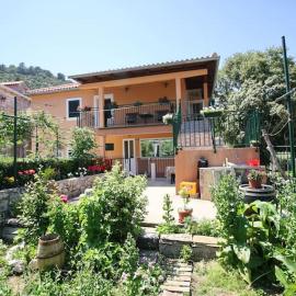 Baldo's Happy Garden- BRAND NEW, hotel a Korita