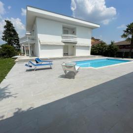 Villa Daniela, hotel Lainatéban