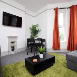 2 Bed Flat near Stadium with Street Parking by CTO Serviced Apartments, Hotel in Cardiff