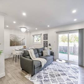 4BR Scarborough Gem, Freshly Renovated, 7 Car Parking