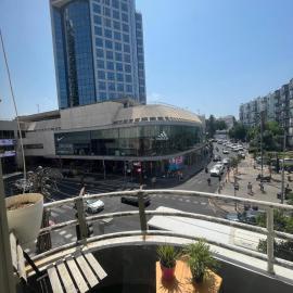 כמו חדר במלון מרפסת חניה פרטית