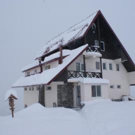 Snow House, hotel i Gudauri