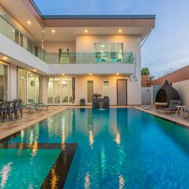 芭提雅21航站楼附近8卧9卫轻奢现代别墅带独立歌房, hotel in North Pattaya