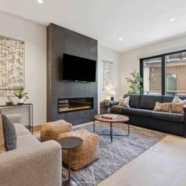One Riverfront Condo 108 by East West Hospitality, hotel v destinácii Avon