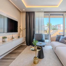 Apartment EMMA Platinum with heated pool, jacuzzi and sauna, hotel in Blato