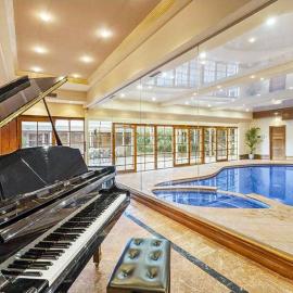 Entire Maggie's Guesthouse - free cinema, pool, spa, tennis court, karaoke, more!, hotel a Warrandyte