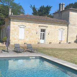 Domaine de La Mouleyre proche Bordeaux, fraîcheur des murs en pierre
