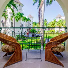 Heart of Ocho Rios-Free Beach Acess-King Bed-Pool-Free Parking-Gated Complex-Free Wifi 150Mbps