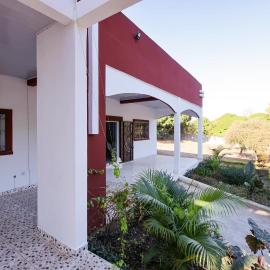 Villa Mahasoa spacieuse à Belinta Amborovy, хотел в Махаянга