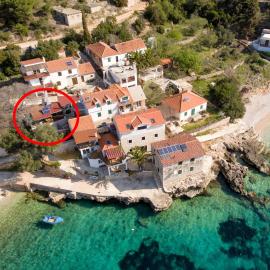 Secluded fisherman's cottage Cove Tvrdni Dolac, Hvar - 13018, hotel u gradu Gdinj