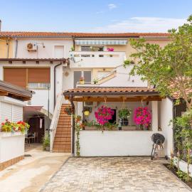 Apartments with parking space Punat, Krk - 15451, hotell i Punat