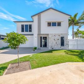 Bargara Coastal Luxe Aircon, Outside Pet, Sleeps 8