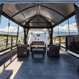 Furano Trailer Village Den, Hotel in Furano