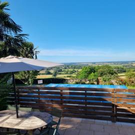 Maison chaleureuse avec vue exceptionnelle, hotell i Chaulgnes