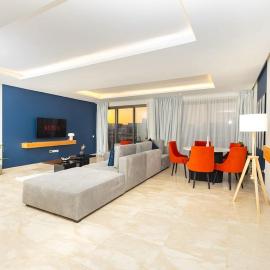 Modern 2BR Retreat in Marina Salé Luxury Living, hotel a Hajja