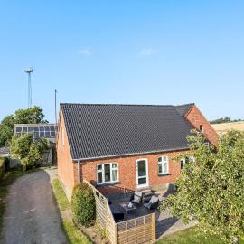 6 Bedroom Beautiful Home In Ærøskøbing, hotel din Ærøskøbing