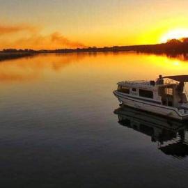 Old Willow Houseboats
