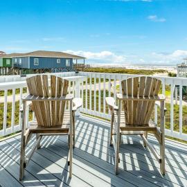 Sunset Sanctuary - Adorable Beach Bungalow with Gorgeous Gulf Views!, hotel in Surfside Beach