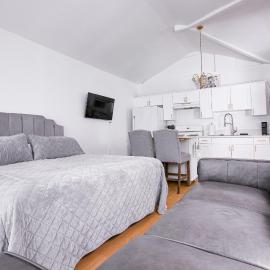 Cozy Private Studio in Granada Hills Near CSUN, Universal