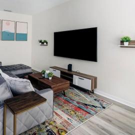 Beautiful Home, Walk to UF, Newly built, Hotel in Gainesville
