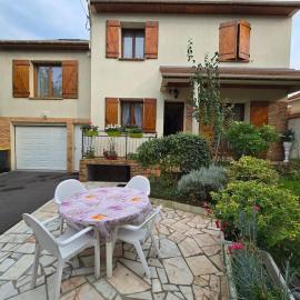 duplex en maison individuelle de 70 m2avec jardin, hotel a Viry-Châtillon
