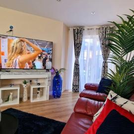 Modern Home near London ensuite room, 3 toilets